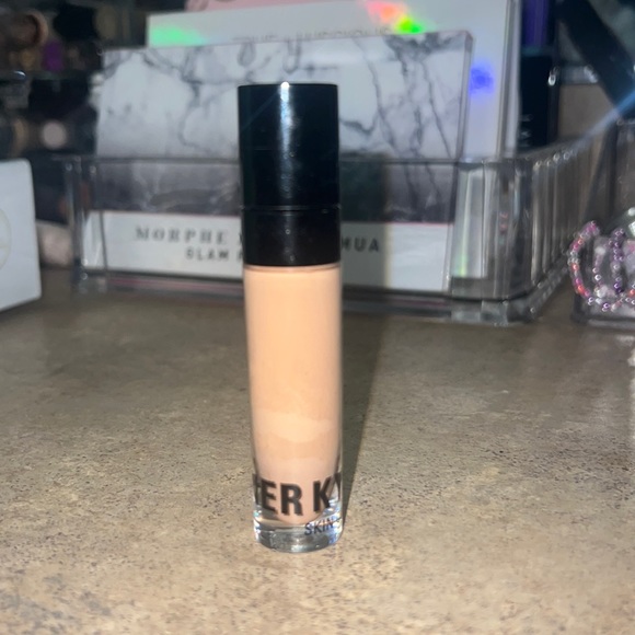 Kylie Jenner skin concealer - Picture 1 of 1